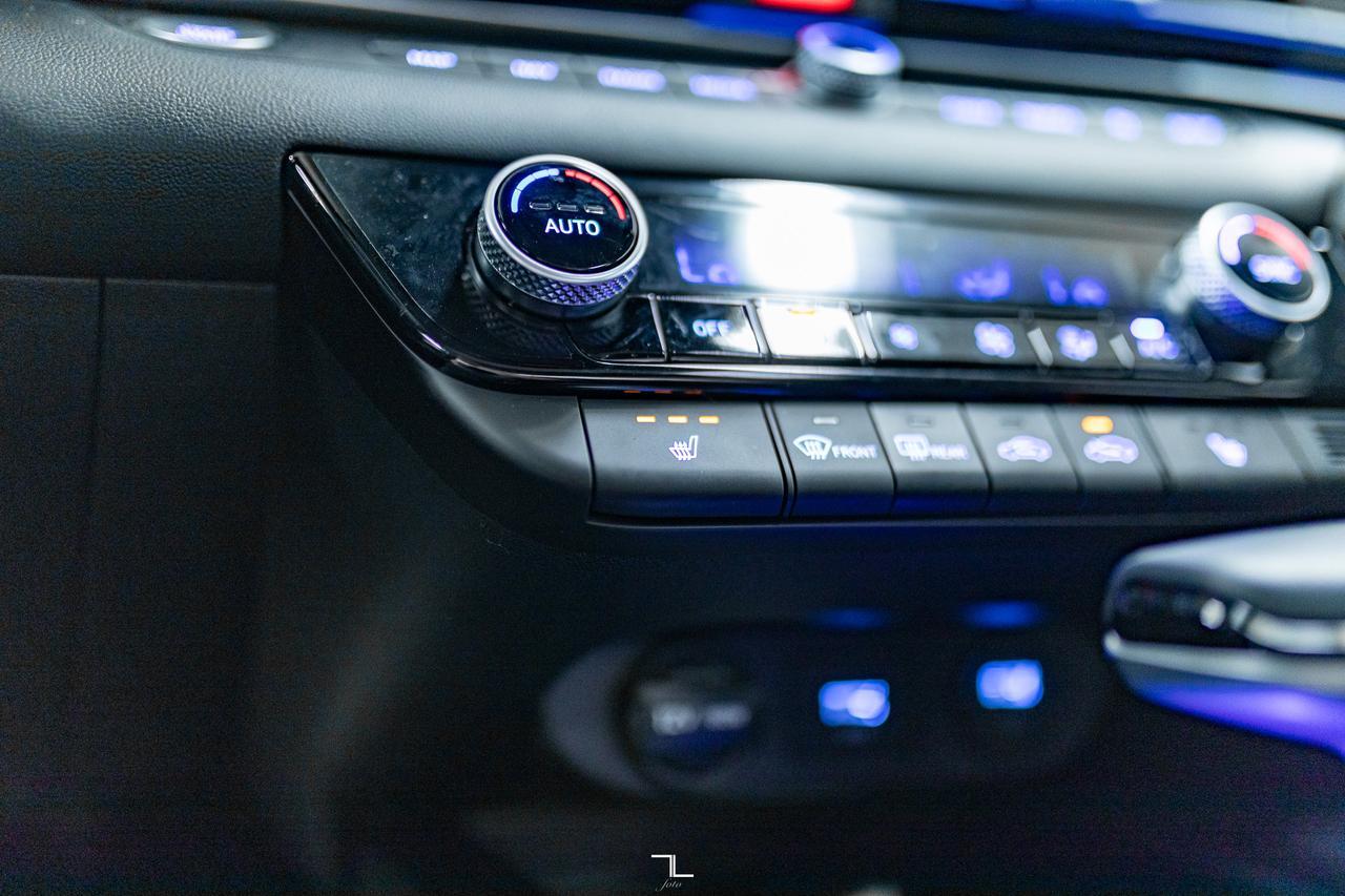 2023 Hyundai Elantra Luxury Leather Roof Nav BCam Red Deer AB