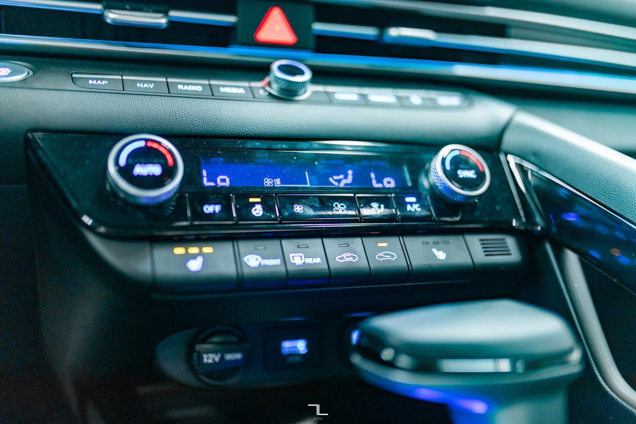 2023 Hyundai Elantra Luxury Leather Roof Nav BCam Red Deer AB