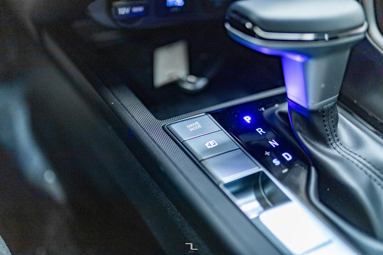 2023 Hyundai Elantra Luxury Leather Roof Nav BCam Red Deer AB