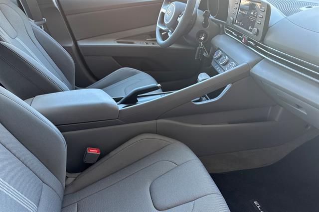 2023 Hyundai Elantra SE