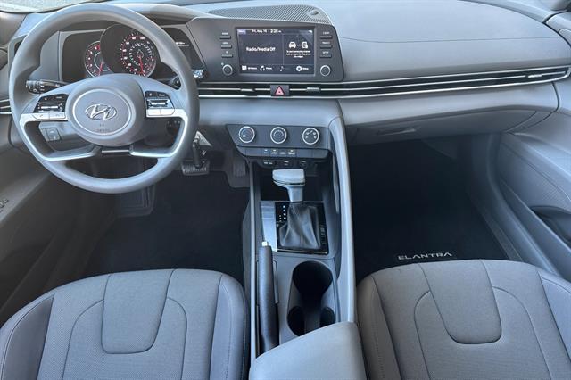 2023 Hyundai Elantra SE