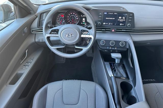 2023 Hyundai Elantra SE