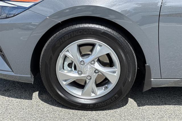 2023 Hyundai Elantra SE