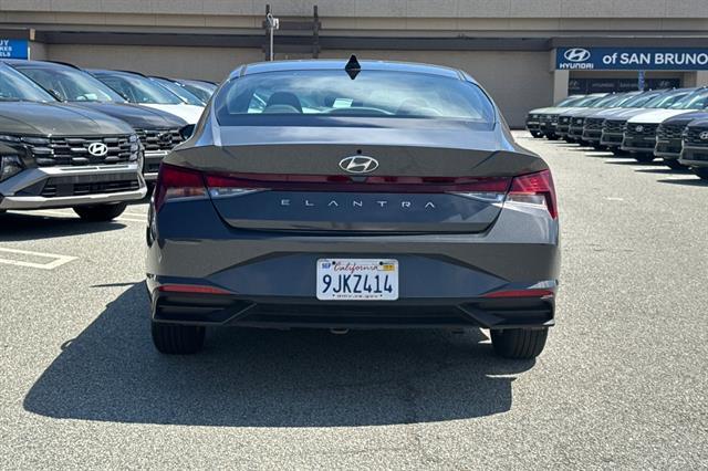 2023 Hyundai Elantra SE
