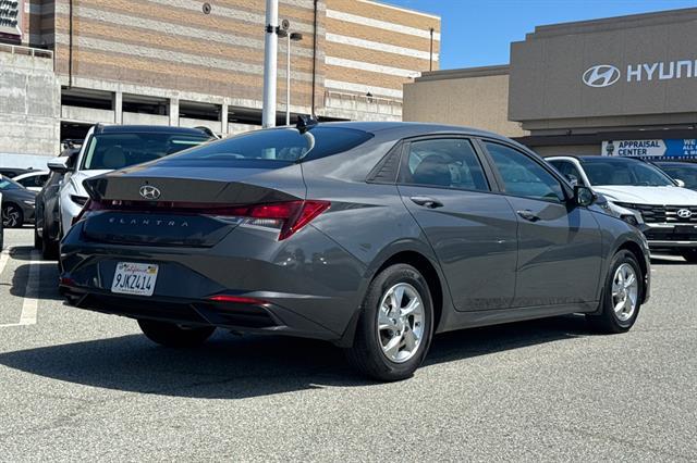 2023 Hyundai Elantra SE