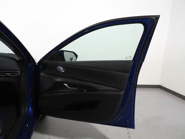 2023 Hyundai Elantra SEL *CONVENIENCE PKG, NAVIGATION, ADAPTIVE CRUISE, SAFETY ALERTS, BACKUP-CAMERA, COLOR TOUCHSCREEN, HEATED SEATS, KEYLESS ENTRY, WIRELESS CHARGING, ANDROID & APPLE Round Rock TX
