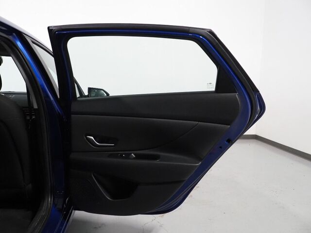 2023 Hyundai Elantra SEL *CONVENIENCE PKG, NAVIGATION, ADAPTIVE CRUISE, SAFETY ALERTS, BACKUP-CAMERA, COLOR TOUCHSCREEN, HEATED SEATS, KEYLESS ENTRY, WIRELESS CHARGING, ANDROID & APPLE Round Rock TX