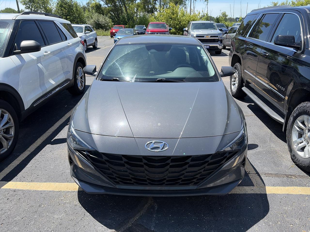 2023 Hyundai Elantra SEL w/SafeExitWarning PushButtonStart RearCamera