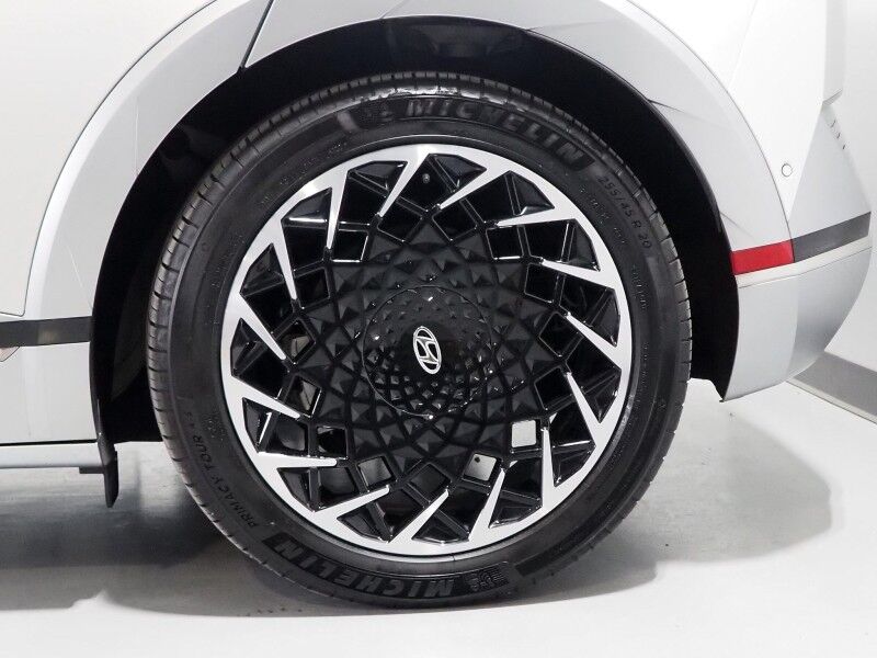 2023 Hyundai IONIQ 5 Limited AWD *HEADS-UP DISPLAY, PANORAMA GLASS ROOF, NAVIGATION, ADAPTIVE CRUISE, 360 VIEW CAMERAS, SMART PARKING, CLIMATE SEATS, HEATED STEERING, WIRELESS CHARGING, BOSE AUDIO, ANDROID & APPLE Round Rock TX