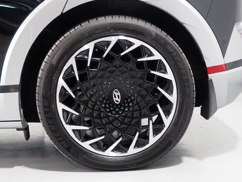 2023 Hyundai IONIQ 5 Limited AWD *HEADS-UP DISPLAY, PANORAMA GLASS ROOF, NAVIGATION, ADAPTIVE CRUISE, 360 VIEW CAMERAS, SMART PARKING, CLIMATE SEATS, HEATED STEERING, WIRELESS CHARGING, BOSE AUDIO, ANDROID & APPLE Round Rock TX