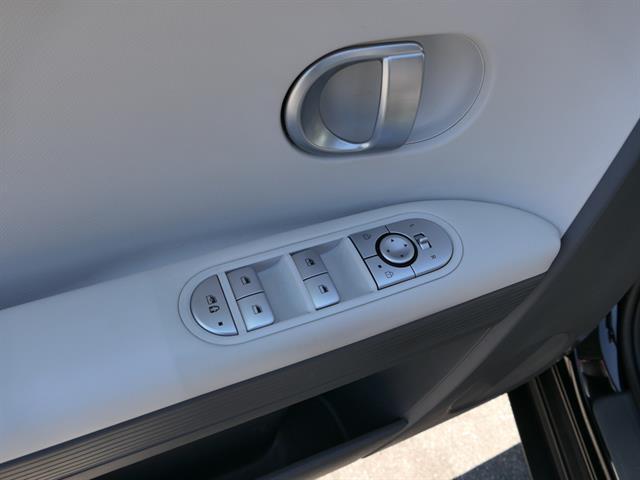 2023 Hyundai IONIQ 5 SE Standard Range