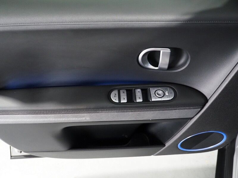 2023 Hyundai IONIQ 5 SEL AWD *NAVIGATION, ADAPTIVE CRUISE, SAFETY ALERTS, BACKUP-CAMERA, COLOR TOUCHSCREEN, HEATED SEATS/STEERING, POWER LIFTGATE, WIRELESS CHARGING, ANDROID & APPLE Round Rock TX