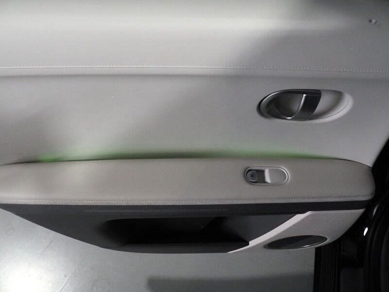 2023 Hyundai IONIQ 5 SEL AWD *NAVIGATION, ADAPTIVE CRUISE, SAFETY ALERTS, BACKUP-CAMERA, COLOR TOUCHSCREEN, HEATED SEATS/STEERING, POWER LIFTGATE, WIRELESS CHARGING, ANDROID & APPLE Round Rock TX