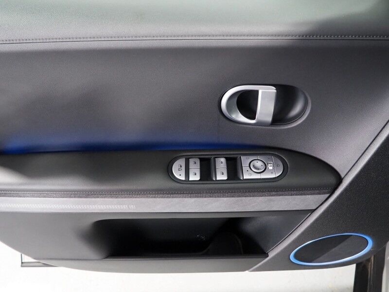 2023 Hyundai IONIQ 5 SEL AWD *NAVIGATION, ADAPTIVE CRUISE, SAFETY ALERTS, BACKUP-CAMERA, COLOR TOUCHSCREEN, HEATED SEATS/STEERING, POWER LIFTGATE, WIRELESS CHARGING, ANDROID & APPLE Round Rock TX