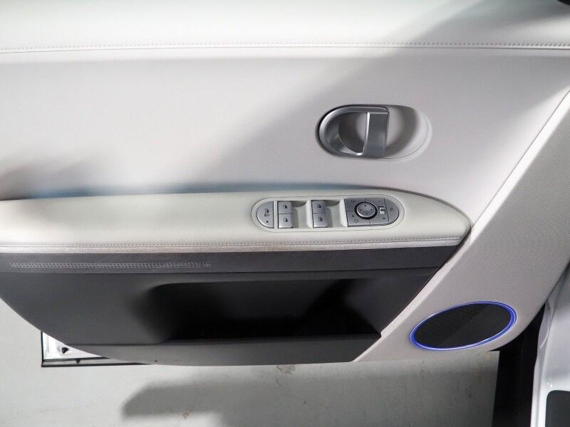 2023 Hyundai IONIQ 5 SEL AWD *NAVIGATION, SAFETY ALERTS, ADAPTIVE CRUISE, BACKUP-CAMERA, COLOR TOUCHSCREEN, HEATED SEATS/STEERING, POWER TAILGATE, WIRELESS CHARGING, ANDROID & APPLE Round Rock TX