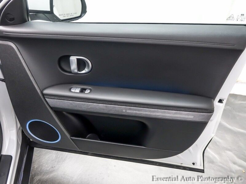 2023 Hyundai IONIQ 5 SEL PRICE INCLUDES THE $4000 ILLINOIS EV TAX CREDIT Willowbrook IL