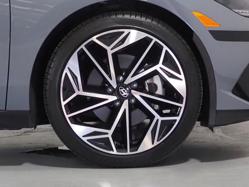 2023 Hyundai IONIQ 6 SEL *NAVIGATION, ADAPTIVE CRUISE, SAFETY ALERTS, BACKUP-CAMERA, DIGITAL COCKPIT, HEATED SEATS, 20 INCH WHEELS, WIRELESS CHARGING, ANDROID & APPLE Round Rock TX