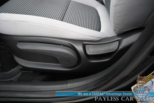 2023 Hyundai Kona SE / AWD / Auto Start / Apple CarPlay & Android Auto / Blind Spot Alert / Lane Departure Alert / Collision Alert / Back Up Camera / Cruise Control / Block Heater / 33 MPG / 1-Owner Anchorage AK