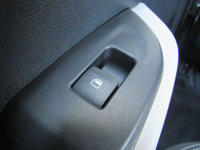 2023 Hyundai Venue SEL photo 21