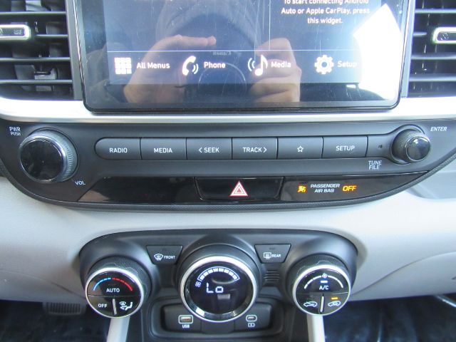 2023 Hyundai Venue SEL photo 33