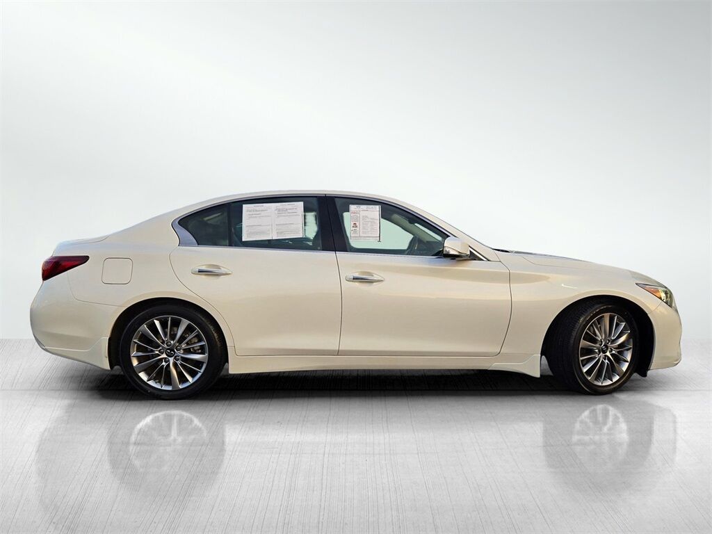 2023 INFINITI Q50 LUXE