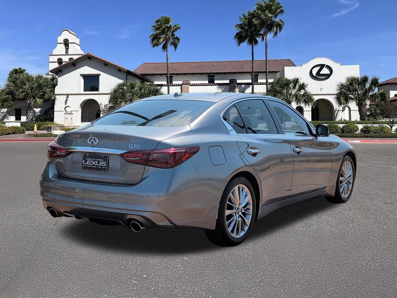 2023 INFINITI Q50 LUXE