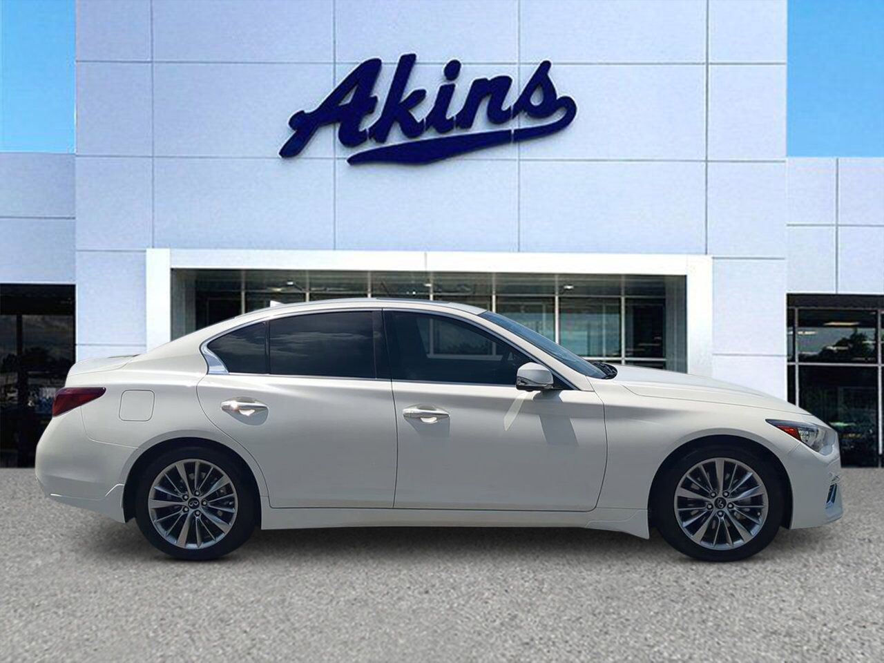2023 INFINITI Q50 LUXE