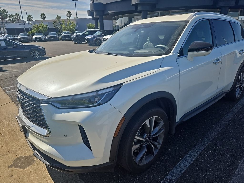 2023 INFINITI QX60 LUXE