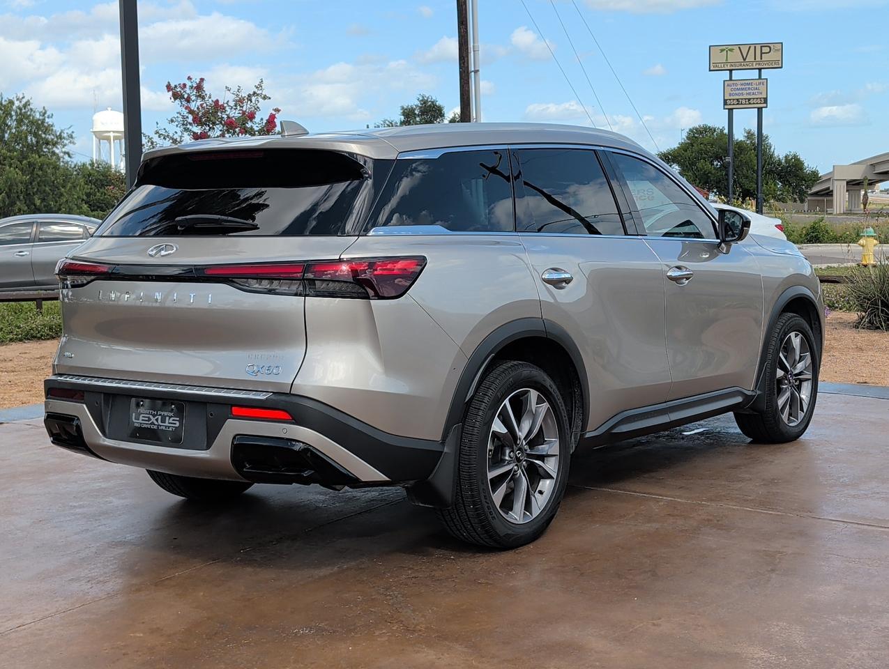 2023 INFINITI QX60 LUXE