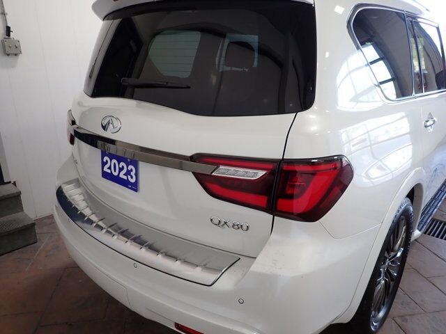 2023 INFINITI QX80 LUXE 4WD LEATHER NAVI SUNROOF 8 PASS Listowel ON