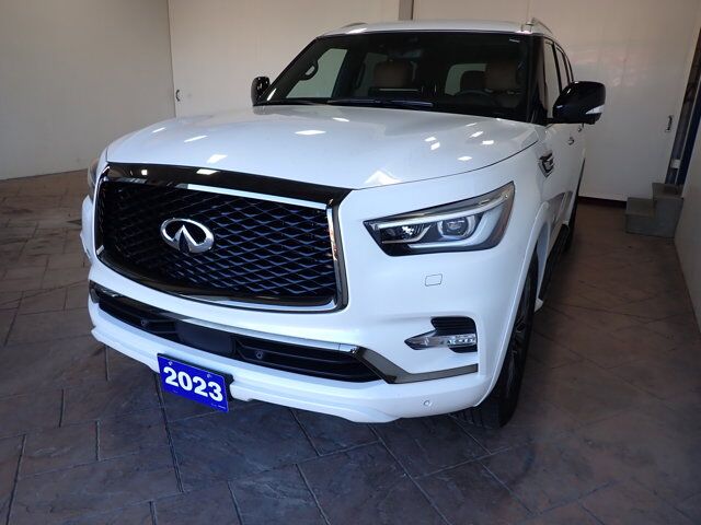 2023 INFINITI QX80 LUXE 4WD LEATHER NAVI SUNROOF 8 PASS Listowel ON