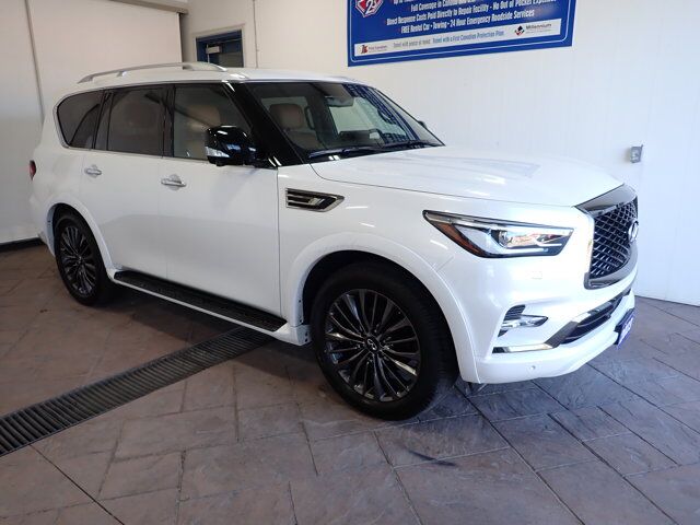 2023 INFINITI QX80 LUXE 4WD LEATHER NAVI SUNROOF 8 PASS Listowel ON
