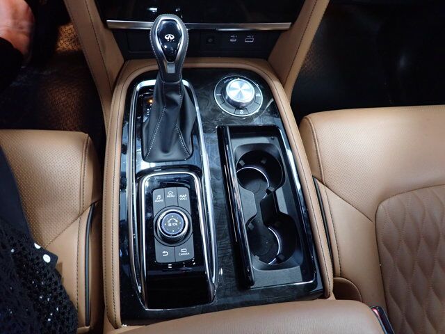 2023 INFINITI QX80 LUXE 4WD LEATHER NAVI SUNROOF 8 PASS Listowel ON