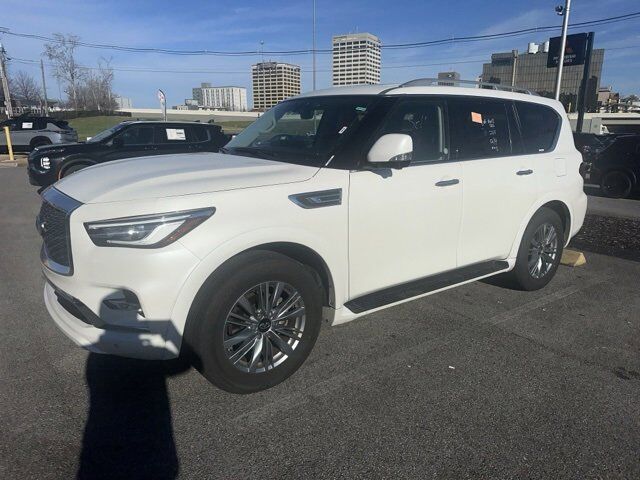 2023 INFINITI QX80 LUXE