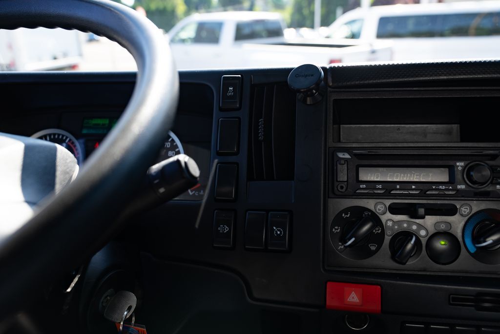 2023 Isuzu NPR Milwaukie OR