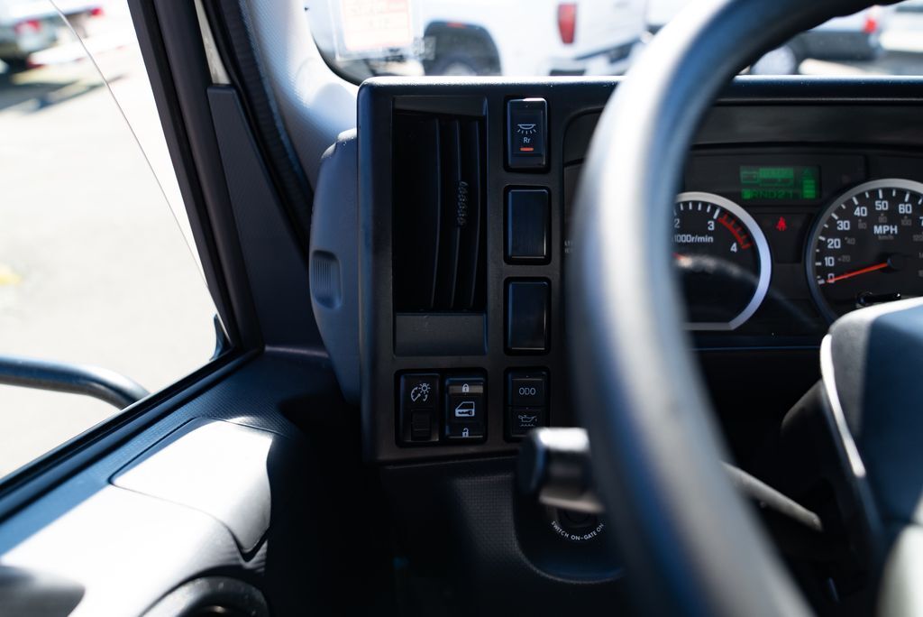 2023 Isuzu NPR Milwaukie OR