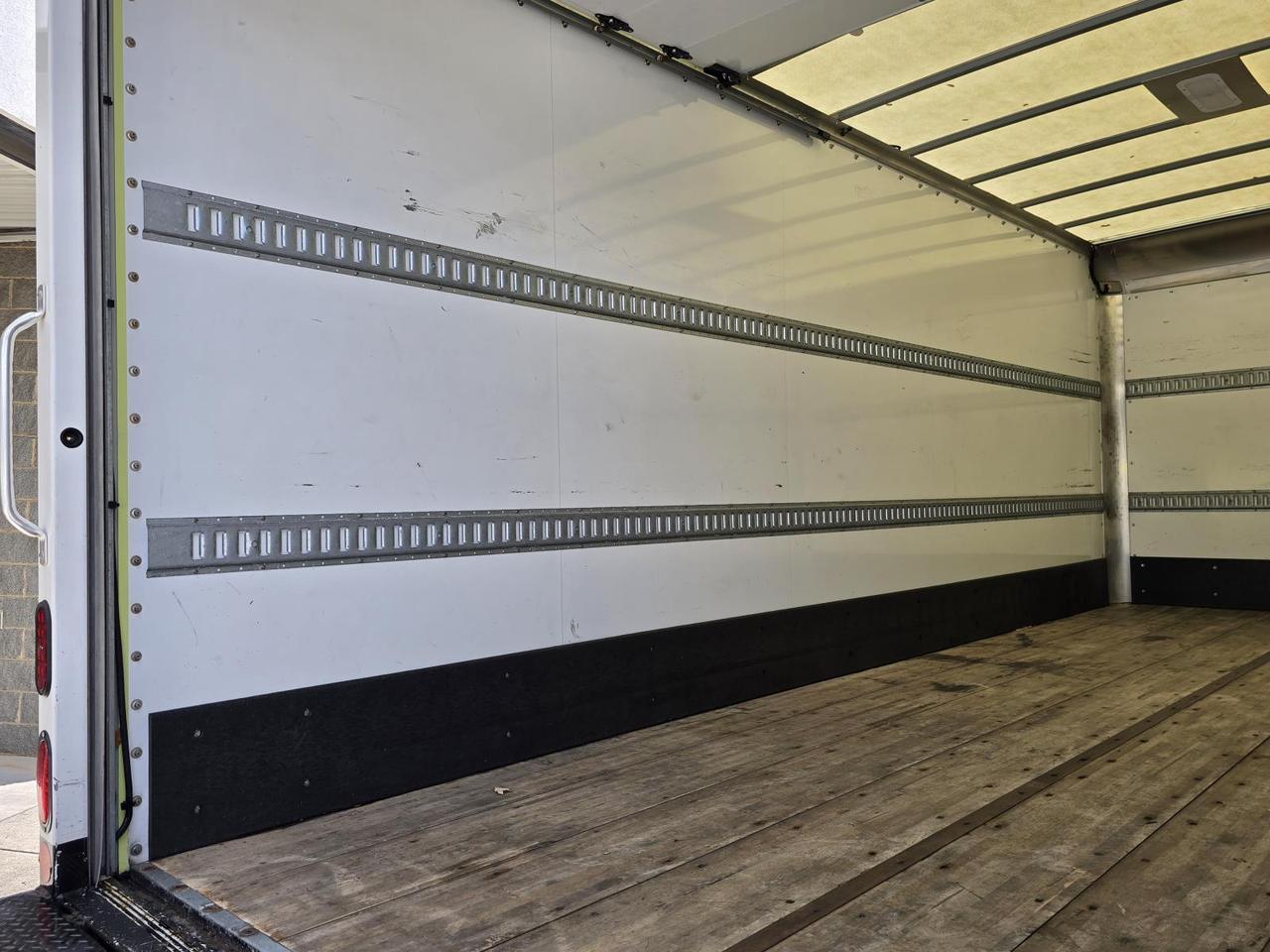 2023 Isuzu NRR 20ft Box W/2,500lbs Tuck-Under Liftgate and 5.2L Diesel Concord NC