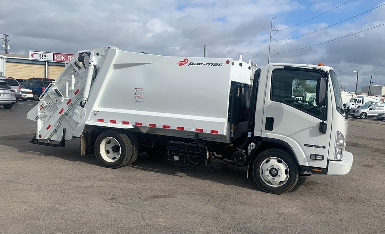 2023 Isuzu NRR 8 yd PacMac Rea Loader Garbage trucks Tampa FL