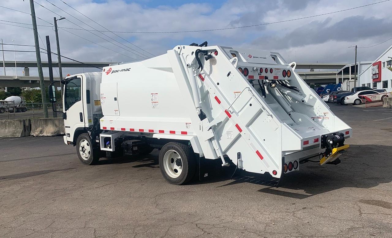 2023 Isuzu NRR 8 yd PacMac Rea Loader Garbage trucks Tampa FL