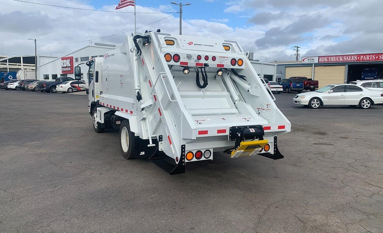 2023 Isuzu NRR 8 yd PacMac Rea Loader Garbage trucks Tampa FL