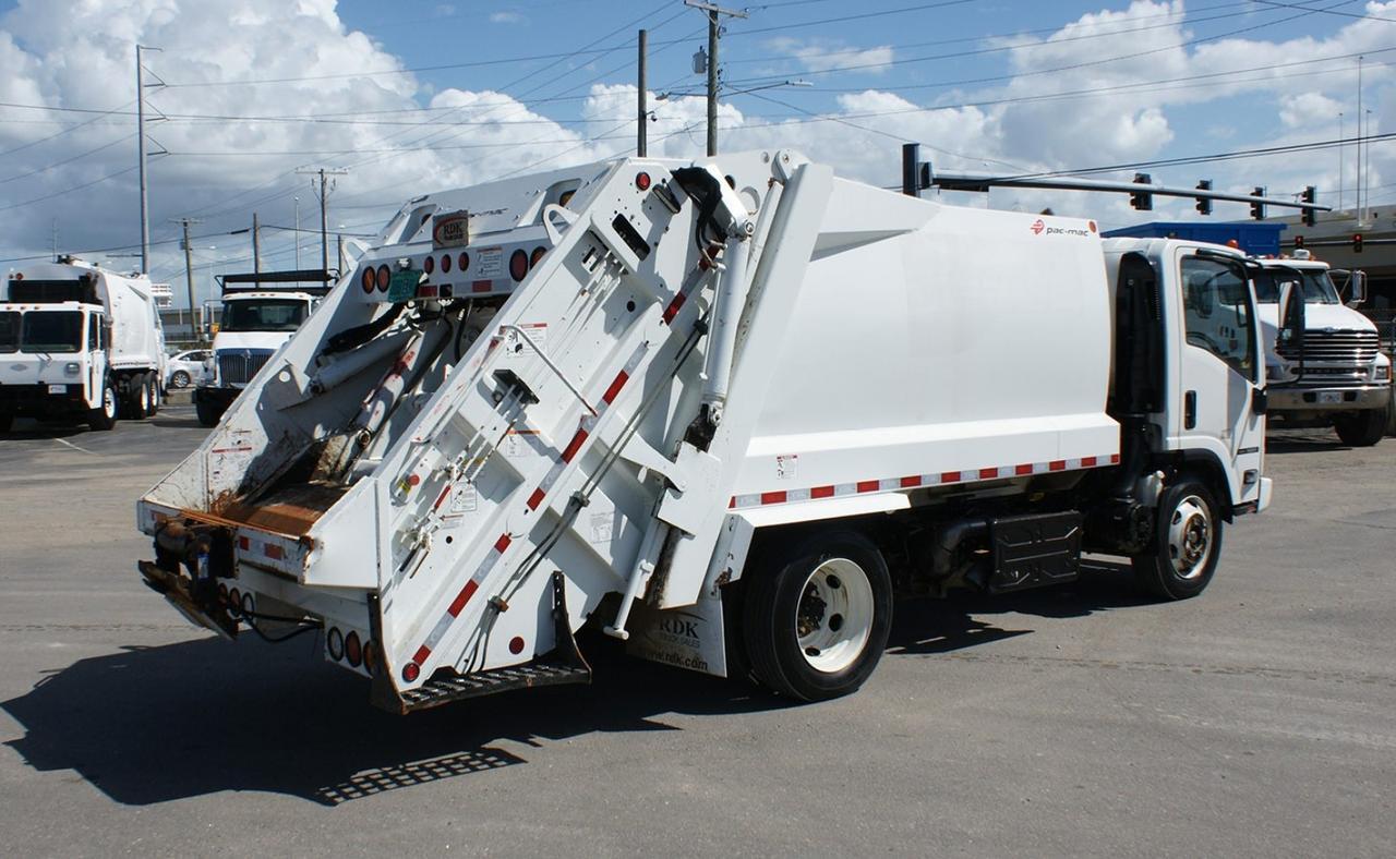 2023 Isuzu NRR 8 yd PacMac Rear Loader Garbage trucks Tampa FL