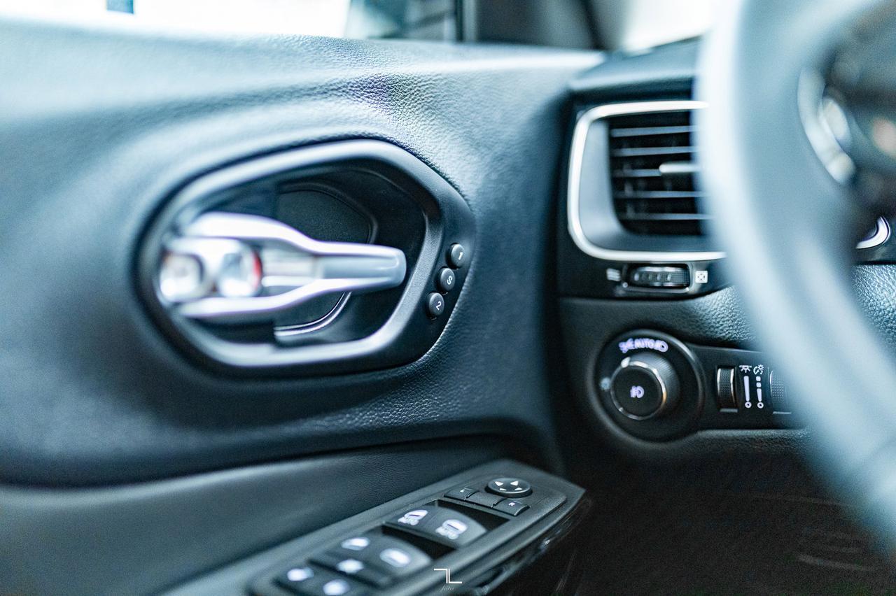 2023 Jeep Cherokee 4x4 Altitude Elite Leather Roof Nav Red Deer AB