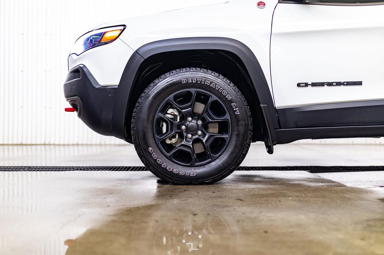 2023 Jeep Cherokee 4x4 Trailhawk Leather Roof Nav BCam Red Deer AB