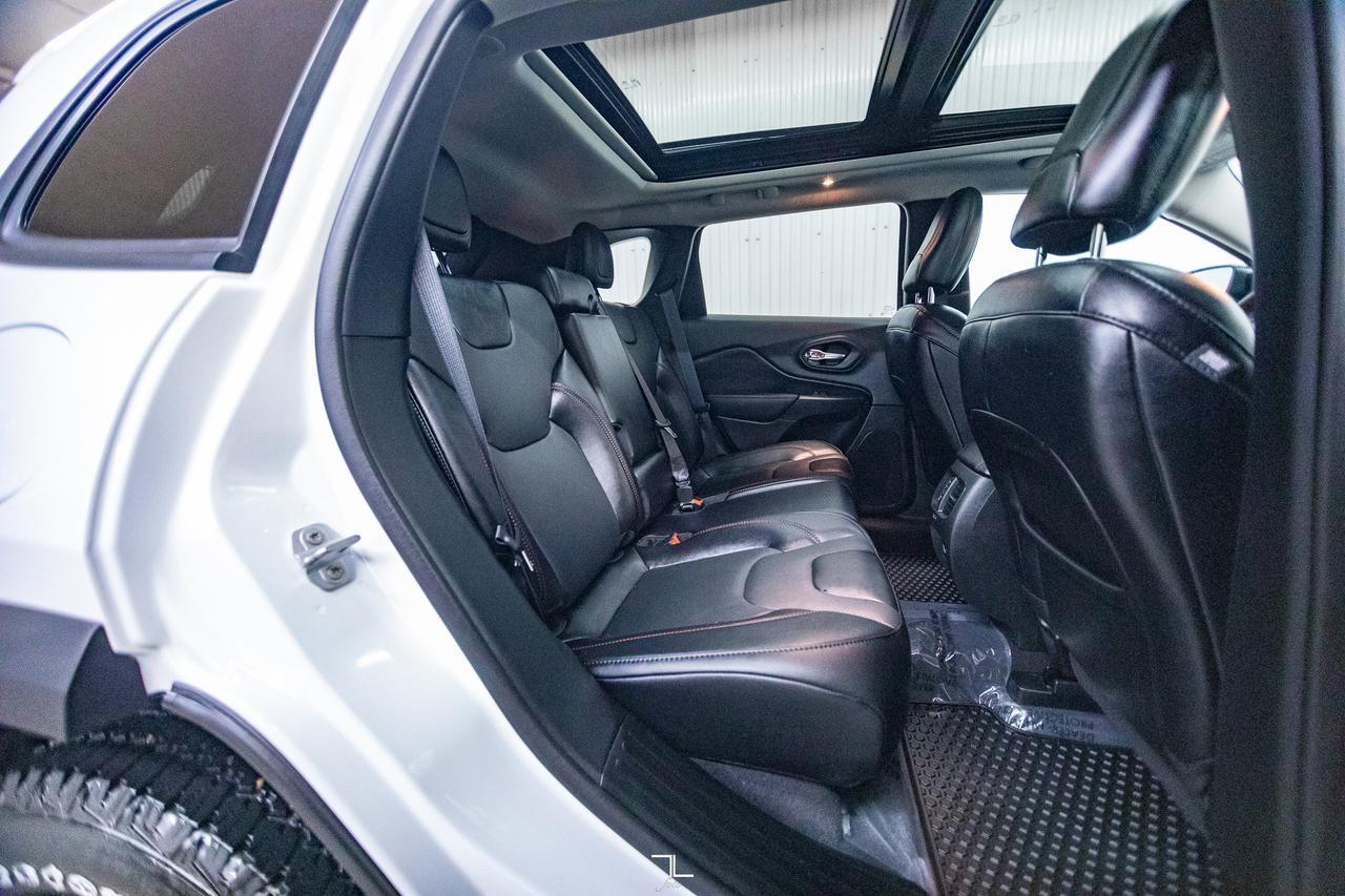 2023 Jeep Cherokee 4x4 Trailhawk Leather Roof Nav BCam Red Deer AB