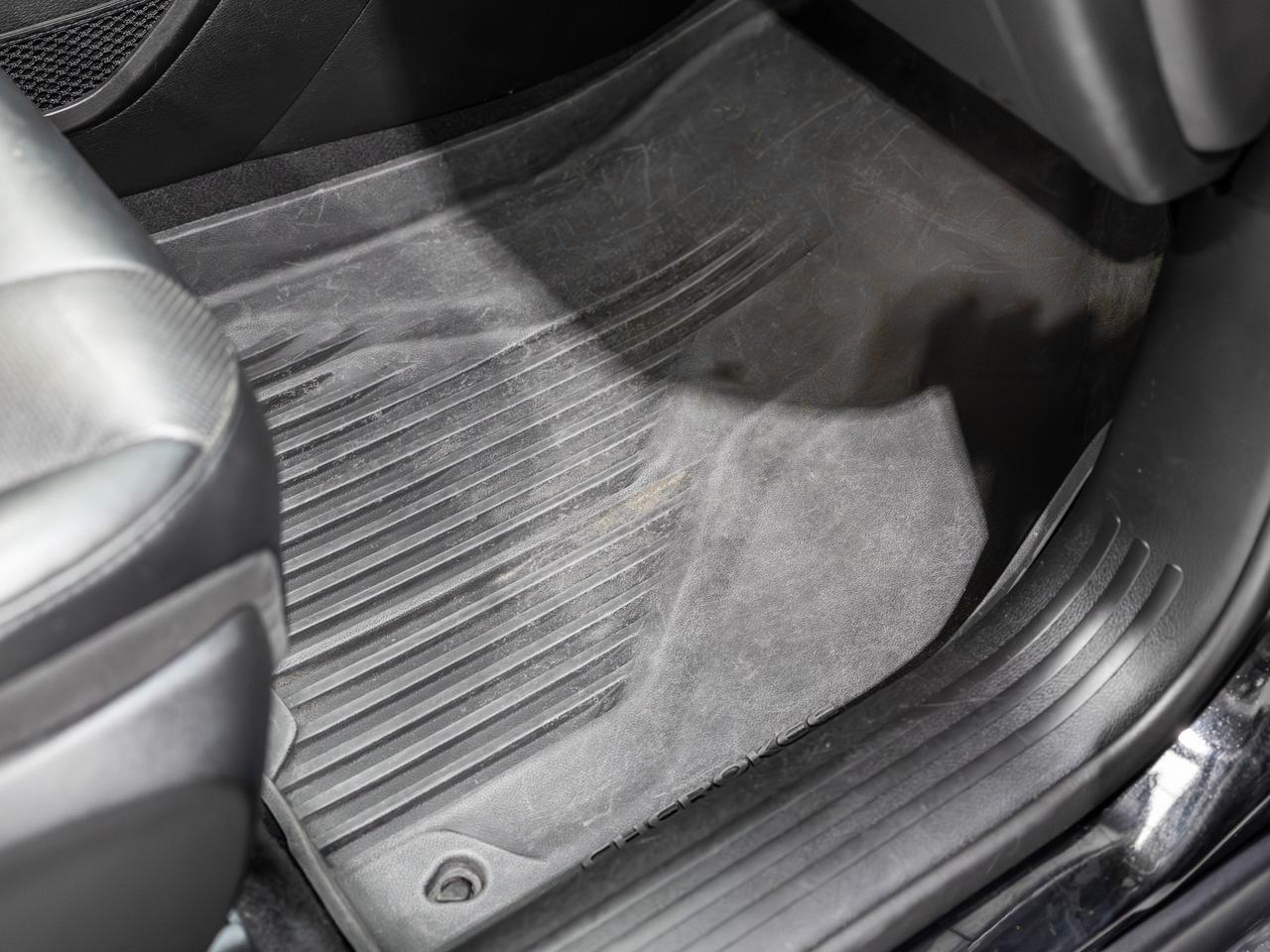 2023 Jeep Cherokee Altitude Lux 4WD NAV Cranberry PA