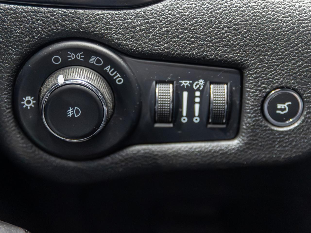 2023 Jeep Cherokee Altitude Lux 4WD NAV Cranberry PA