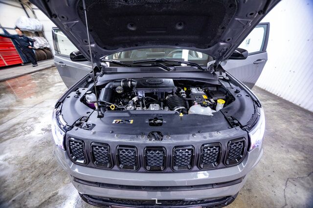 2023 Jeep Compass 4x4 Altitude Leather Roof Nav Red Deer AB