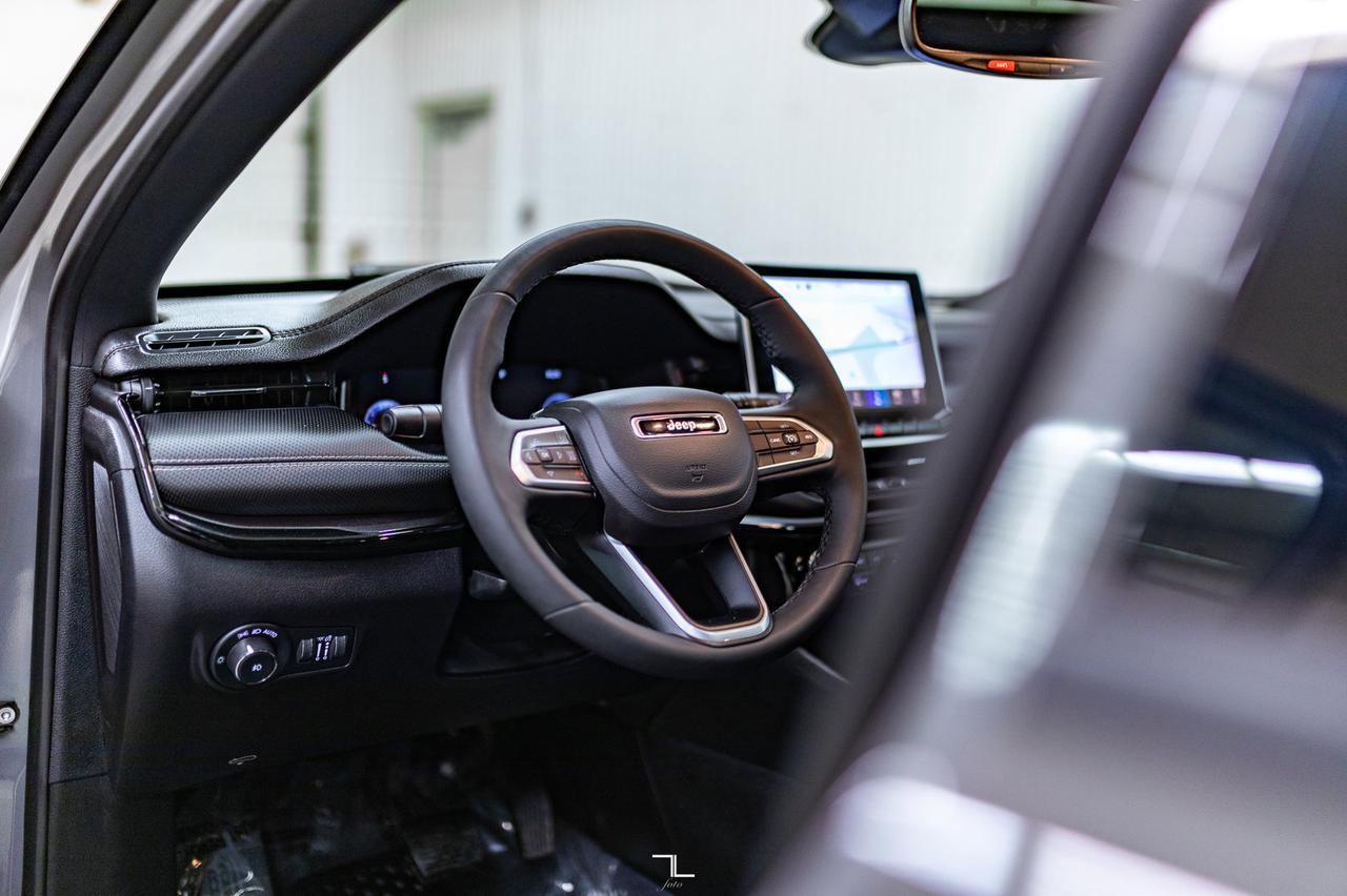 2023 Jeep Compass 4x4 Altitude Leather Roof Nav Red Deer AB