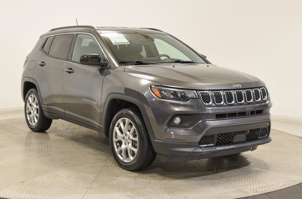 2023 Jeep Compass Latitude Lux Akron