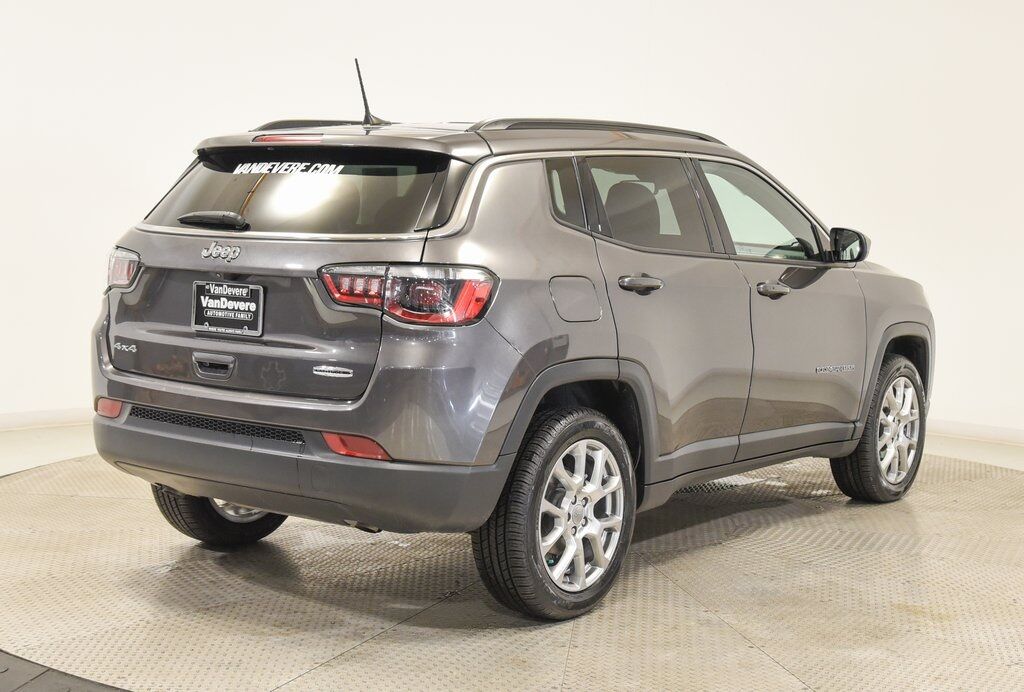 2023 Jeep Compass Latitude Lux Akron